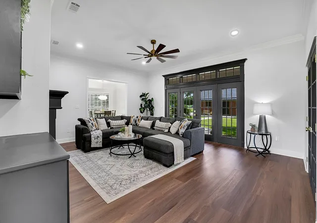 5th image of 15415 Skyhawk Ln, Beach City, TX 77523 | MLS# 74067227