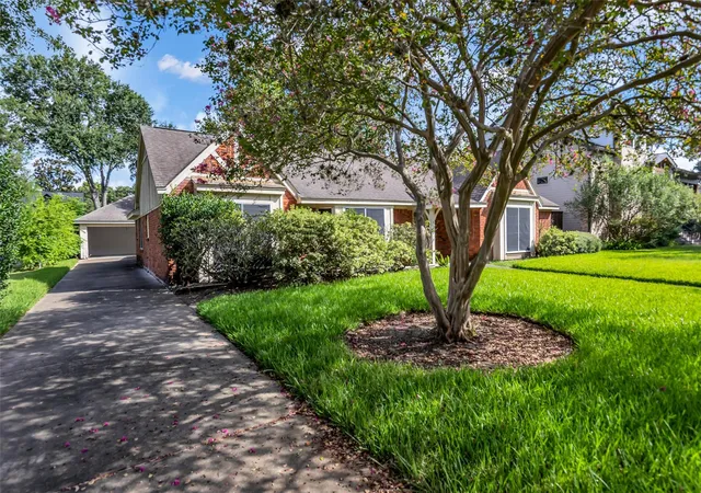 3rd image of 5006 Yarwell Dr, Houston, TX 77096 | MLS# 38399386
