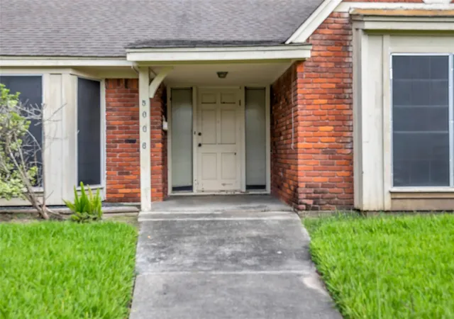 4th image of 5006 Yarwell Dr, Houston, TX 77096 | MLS# 38399386
