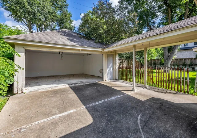 5th image of 5006 Yarwell Dr, Houston, TX 77096 | MLS# 38399386