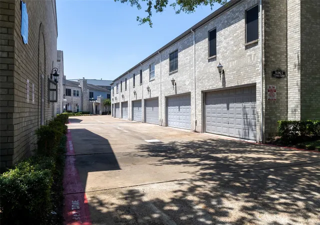 28th image of 7294 Regency Square Ct, Houston, TX 77036 | MLS# 48181298