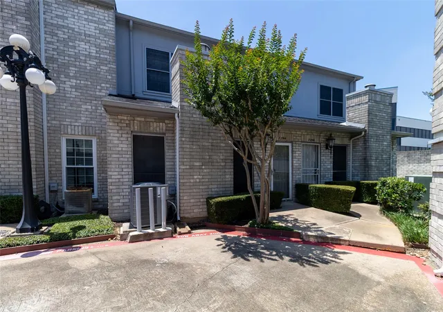 2nd image of 7294 Regency Square Ct, Houston, TX 77036 | MLS# 48181298