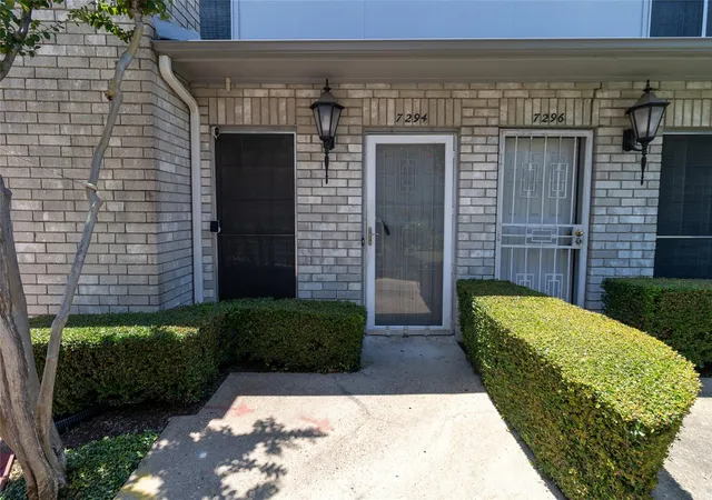 3rd image of 7294 Regency Square Ct, Houston, TX 77036 | MLS# 48181298