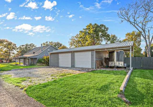 2nd image of 241 Bluff Dr, Livingston, TX 77351 | MLS# 27956857
