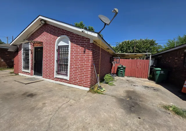 2nd image of 2415 W Little York Rd #D, Houston, TX 77091 | MLS# 39763957