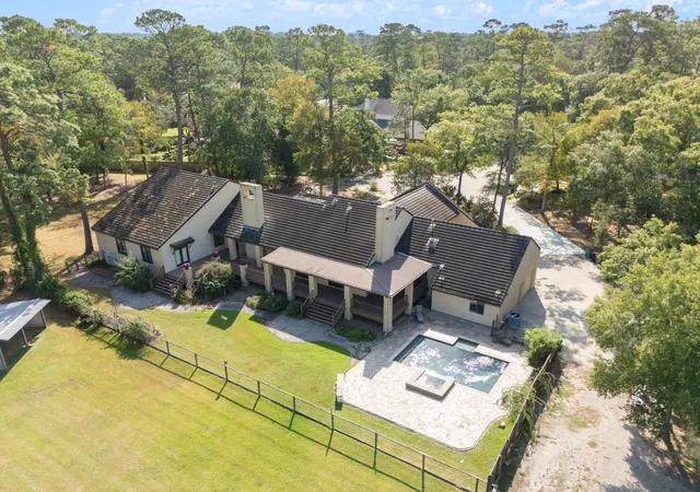 1st image of 4 Del Oro Ct, Baytown, TX 77521 | MLS# 4933748