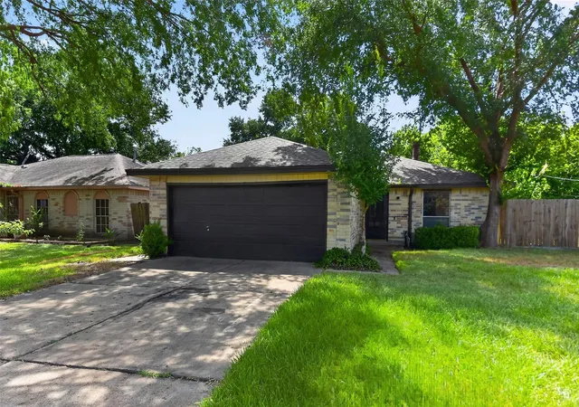 Photo 1 of Single family home for sale at 15414 Bow Ln, Houston, TX 77053 | MLS# 96718030 | Listing updated on 2026-09-10