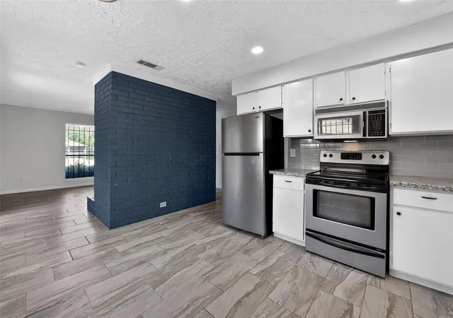 Photo 4 of Single family home for sale at 15414 Bow Ln, Houston, TX 77053 | MLS# 96718030 | Listing updated on 2026-09-10