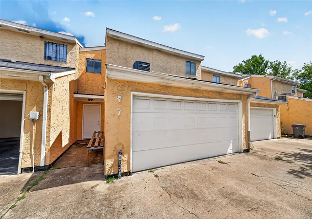 4th image of 11411 Harwin Dr #7, Houston, TX 77072 | MLS# 83602356