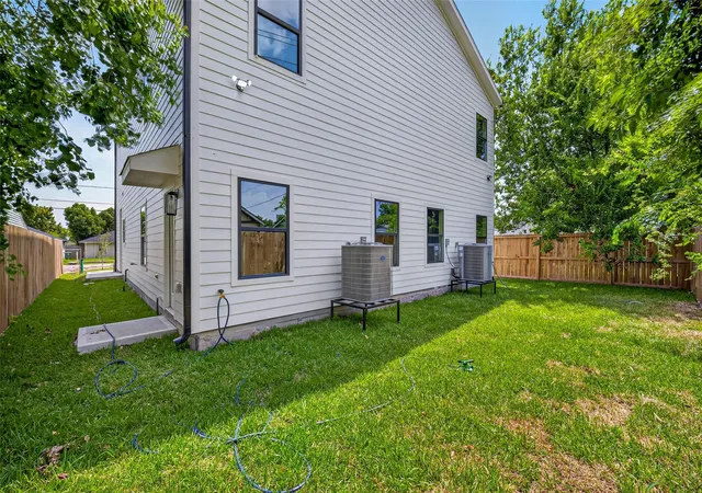 41st image of 415 Neyland St, Houston, TX 77022 | MLS# 29957181