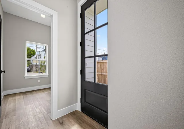 4th image of 415 Neyland St, Houston, TX 77022 | MLS# 29957181
