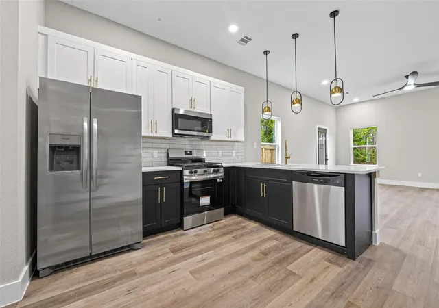 5th image of 415 Neyland St, Houston, TX 77022 | MLS# 29957181