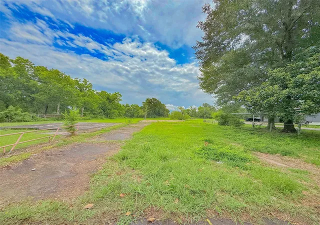 1st image of 1227 Dupont Dr, Orange, TX 77630 | MLS# 74472306
