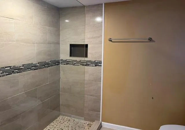Listing Photo 4 - Condo for sale in building located at 1012 E Daisy St E, Houston, TX 77012 - Unit #A