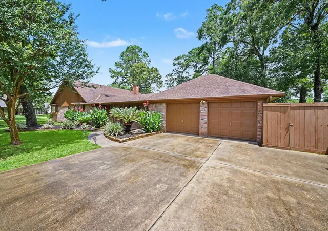 3rd image of 26222 Oakhurst Dr, Spring, TX 77386 | MLS# 895986