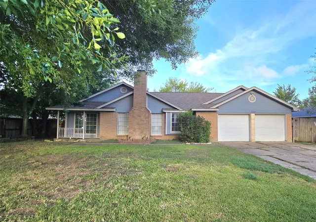 Photo 1 of Single family home for sale at 5205 Winding Brook Dr, Dickinson, TX 77539 | MLS# 54069029 | Listing updated on 2026-09-04