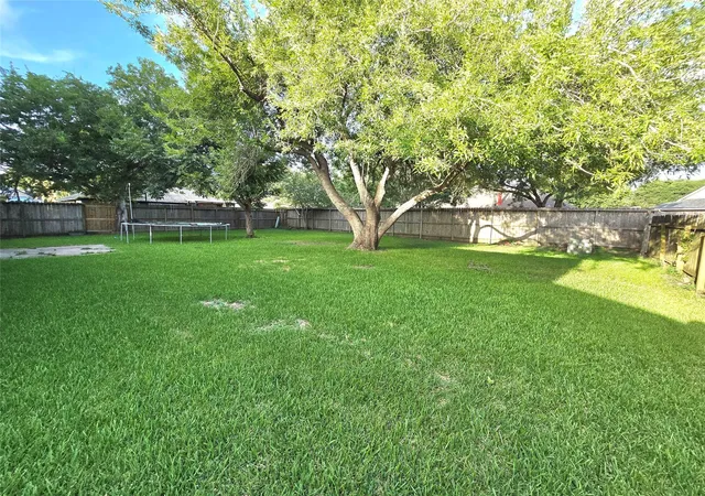 Photo 4 of Single family home for sale at 5205 Winding Brook Dr, Dickinson, TX 77539 | MLS# 54069029 | Listing updated on 2026-09-04