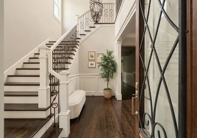 Photo 3 of Sale Pending at 2012 Harvard St, Houston, TX 77008 | MLS# 93925785 | Listing updated on 2026-09-15