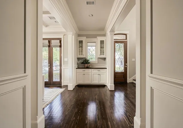 Photo 3 of Sale Pending at 2012 Harvard St, Houston, TX 77008 | MLS# 93925785 | Listing updated on 2026-09-15