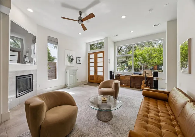 Photo 3 of Single family home for sale at 1659 Colquitt St, Houston, TX 77006 | MLS# 55956063 | Listing updated on 2026-09-13