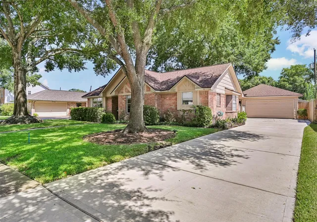 2nd image of 614 Seaway Dr, El Lago, TX 77586 | MLS# 87781443