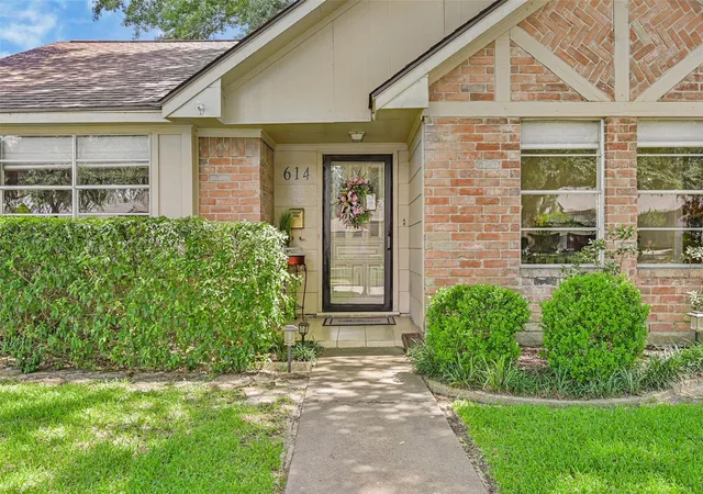 3rd image of 614 Seaway Dr, El Lago, TX 77586 | MLS# 87781443