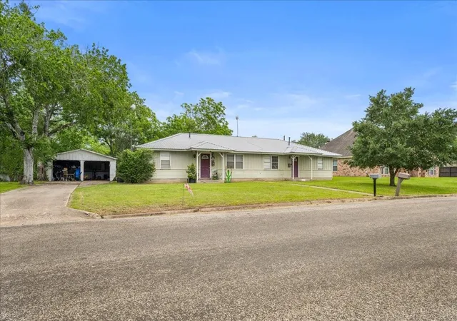 Homes for sale in Weimar, TX | 512 N College St, Weimar, TX 78962 | MLS# 51827477