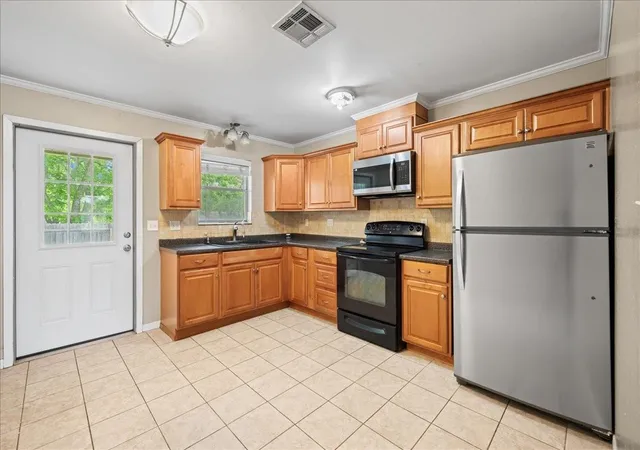 5th image of 512 N College St, Weimar, TX 78962 | MLS# 51827477