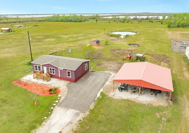 Photo 2 of Sale Pending at 1886 County Rd 212, Angleton, TX 77515 | MLS# 35781485 | Listing updated on 2026-08-08