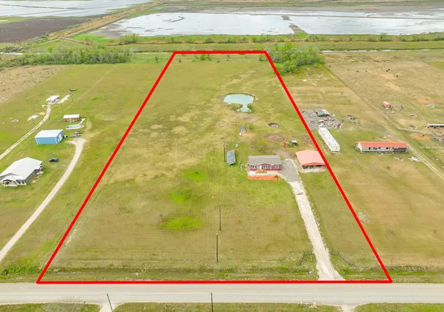 Photo 3 of Sale Pending at 1886 County Rd 212, Angleton, TX 77515 | MLS# 35781485 | Listing updated on 2026-08-08