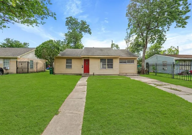Homes for sale in Houston, TX | 6314 Crestville St, Houston, TX 77033 | MLS# 41760436