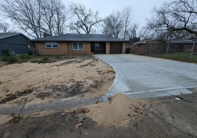Photo 2 of Single family home for sale at 5634 Canterway Dr, Houston, TX 77048 | MLS# 24361233 | Listing updated on 2026-03-17