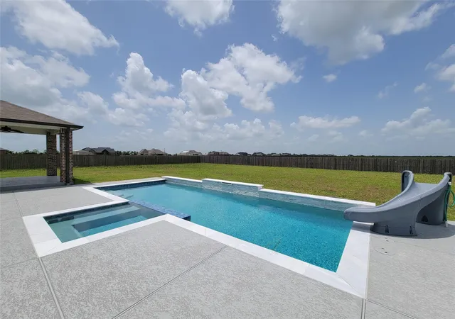 4th image of 2470 Diamond D Dr, Beaumont, TX 77713 | MLS# 8902463