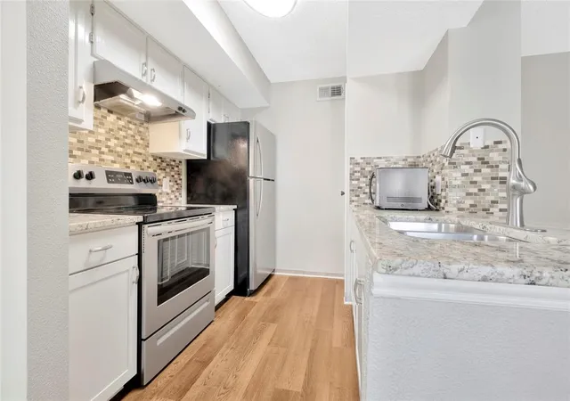 Condominium at 11201 Lynbrook Dr #2708, Houston, TX 77042 | MLS# 15824164 | | Sold on 2022-12-05