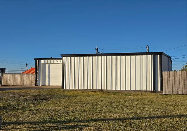 3rd image of 215 Fresa Rd, Pasadena, TX 77502 | MLS# 94431798