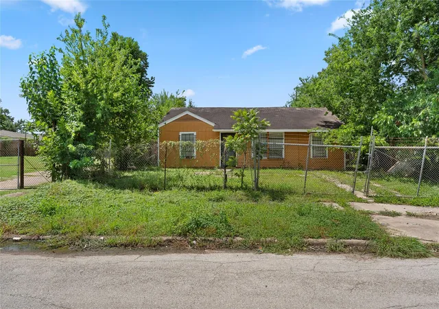 Homes for sale in Houston, TX | 5238 Pershing St, Houston, TX 77033 | MLS# 28606985