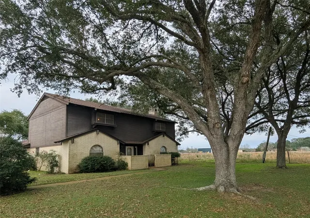 Photo 2 of Single family home for sale at 4779 Mixville Rd, Sealy, TX 77474 | MLS# 32893228 | Listing updated on 2026-09-17