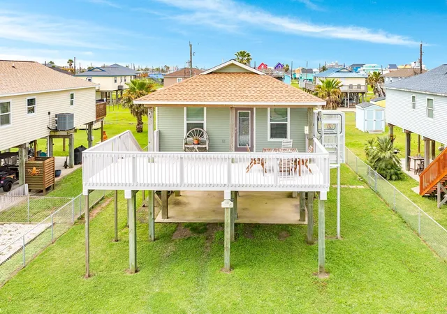 Homes for sale in Surfside Beach, TX | 433 Seabean St, Surfside Beach, TX 77541 | MLS# 10117134