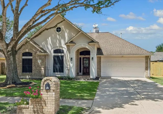 2nd image of 3419 Glastonbury Dr, Pearland, TX 77581 | MLS# 60096183