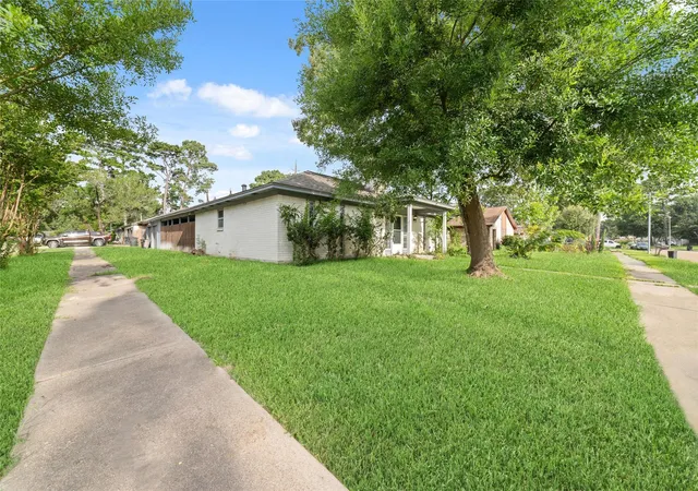 Photo 2 of Sale Pending at 23303 Cyn Lake Dr, Spring, TX 77373 | MLS# 31188672 | Listing updated on 2026-08-31