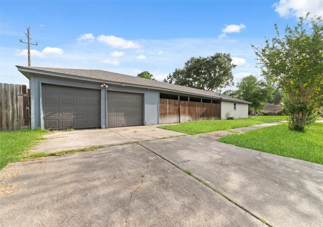 Photo 3 of Sale Pending at 23303 Cyn Lake Dr, Spring, TX 77373 | MLS# 31188672 | Listing updated on 2026-08-31