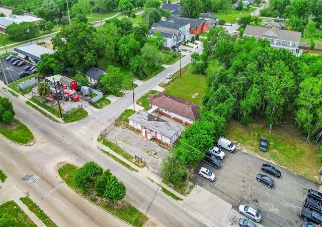 4th image of 3725 Reed Rd, Houston, TX 77051 | MLS# 45929811
