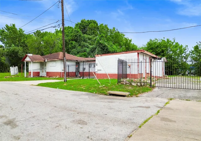 9th image of 3725 Reed Rd, Houston, TX 77051 | MLS# 45929811