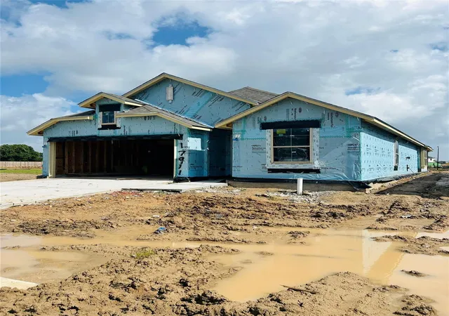 1st image of 17911 Oakwood Stream Dr, Webster, TX 77598 | MLS# 33624091