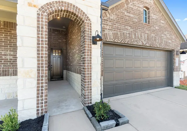 Photo 2 of Sale Pending at 3348 Concorde Hts Dr, Pearland, TX 77581 | MLS# 16108556 | Listing updated on 2026-09-15