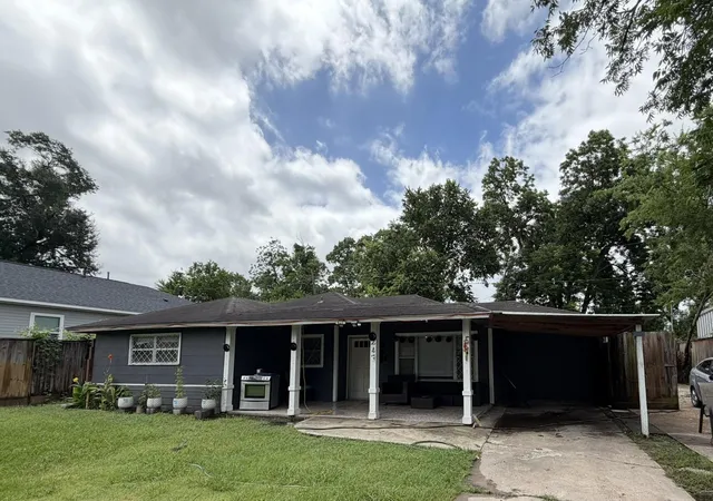 Photo 1 of Single family home for sale at 247 Hohldale St, Houston, TX 77022 | MLS# 63168218 | Listing updated on 2026-06-19