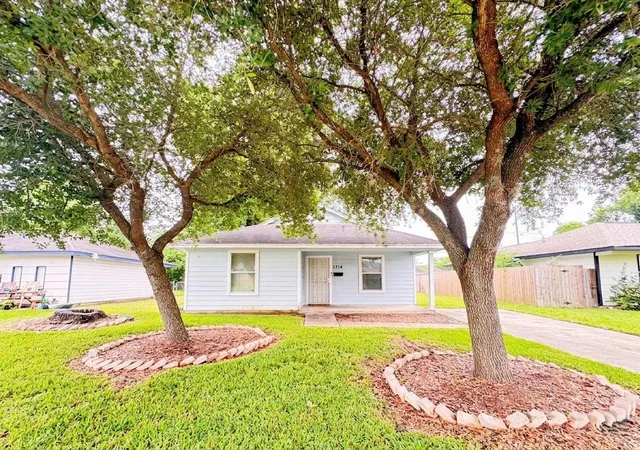 Photo 1 of Sale Pending at 3714 Ward St, Houston, TX 77021 | MLS# 54061300 | Listing updated on 2026-08-20