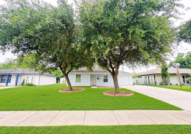 Photo 2 of Sale Pending at 3714 Ward St, Houston, TX 77021 | MLS# 54061300 | Listing updated on 2026-08-20