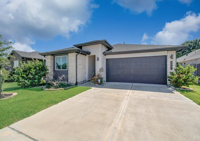 4th image of 5047 Natchez Tr, Fresno, TX 77545 | MLS# 31585208