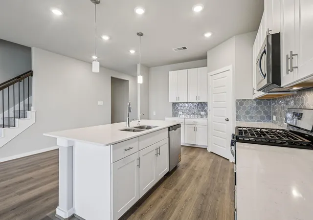 Photo 3 of Sale Pending at 1661 Hopson Ranch Dr, Conroe, TX 77301 | MLS# 38660285 | Listing updated on 2026-08-24